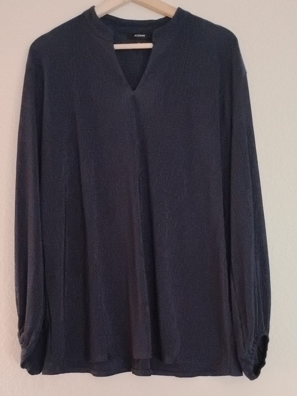 Alfani Navy Textured V-Neck Long Sleeve Top